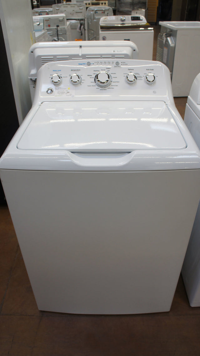 GE 4.5-cu ft High Efficiency Agitator Top-Load Washer (White)